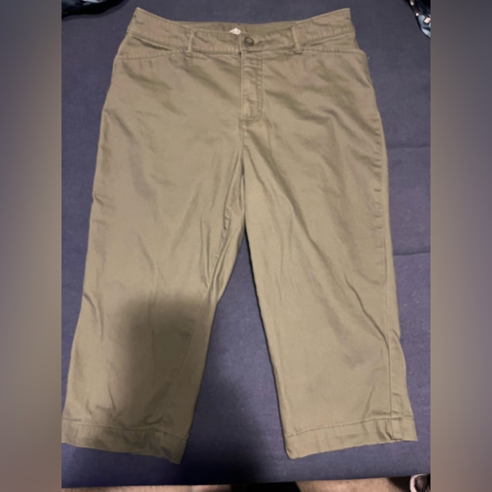 St. John's Bay Dark Olive Capri Pants